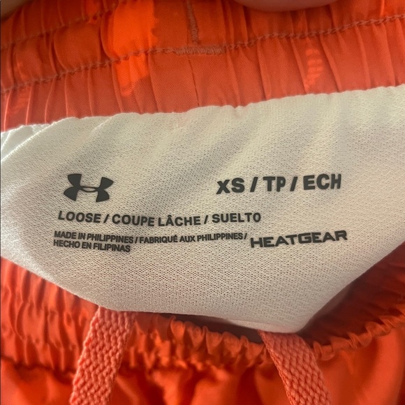 Under Armour Women's Vibrant Orange Athletic Shorts Size XS - Picture 2 of 7